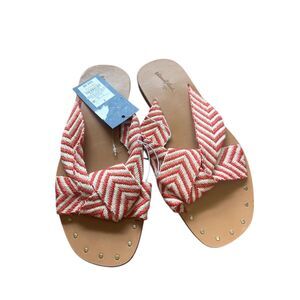 Universal thread red Louise‎ sandal NWT 7